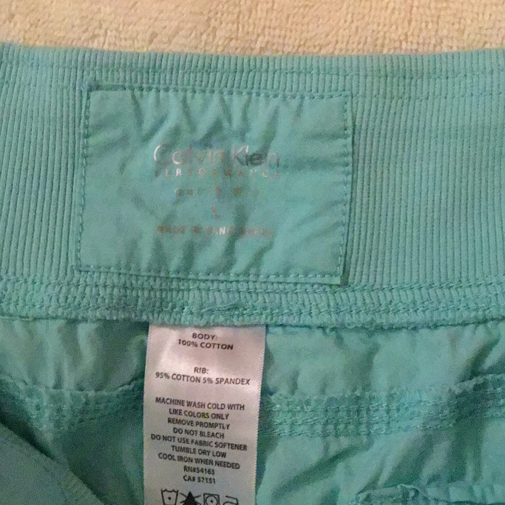 Shorts - Picture 4 of 5